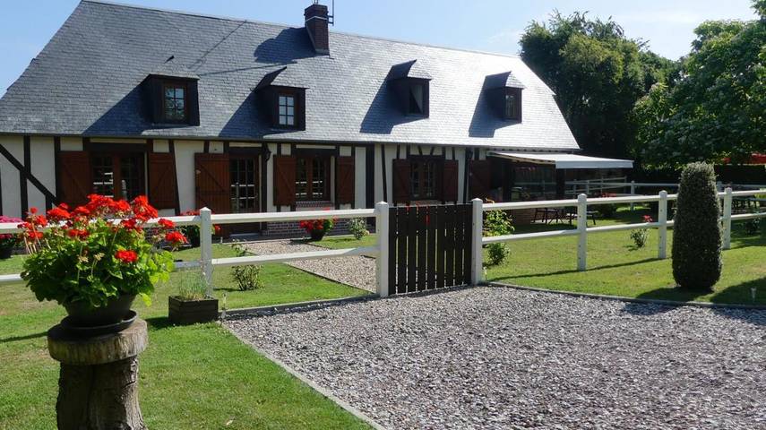Cottage pour 2 personnes, avec terrasse ainsi que vue et jardin dans Mesnil-en-Ouche
