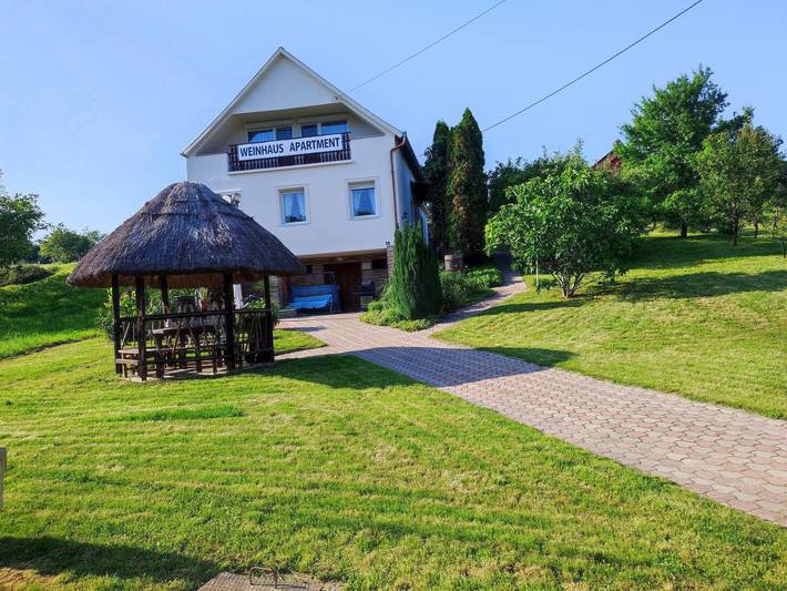 Ferienwohnung für 7 Personen, mit Terrasse und Garten sowie Kinderpool, mit Haustier - 1