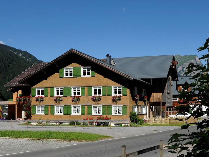 Ferienwohnung für 2 Personen, mit Ausblick und Garten in Schoppernau