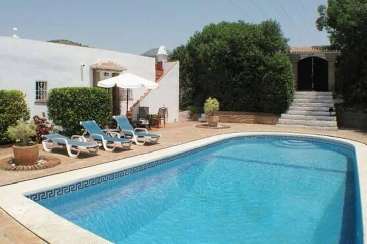 Apartamento de vacaciones para 5 personas, con terraza además de jardín y piscina - 1