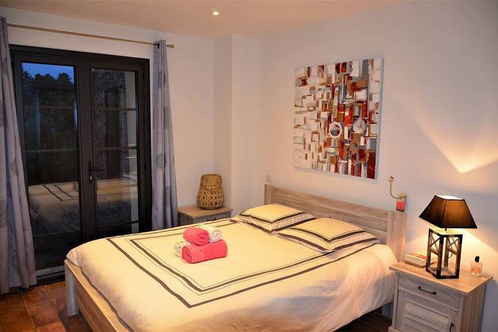 Location de vacances pour 10 personnes, avec jardin dans Office de Tourisme Porto Vecchio Sud Corse - 4