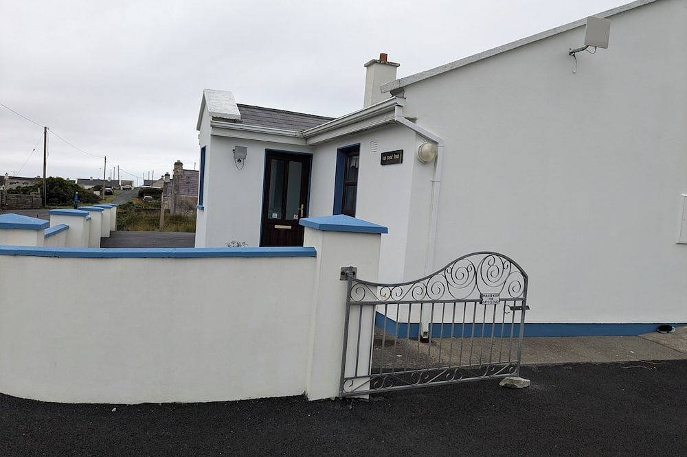 Spacious  bungalow on Wild Atlantic way in Doogea ED, Achill Island