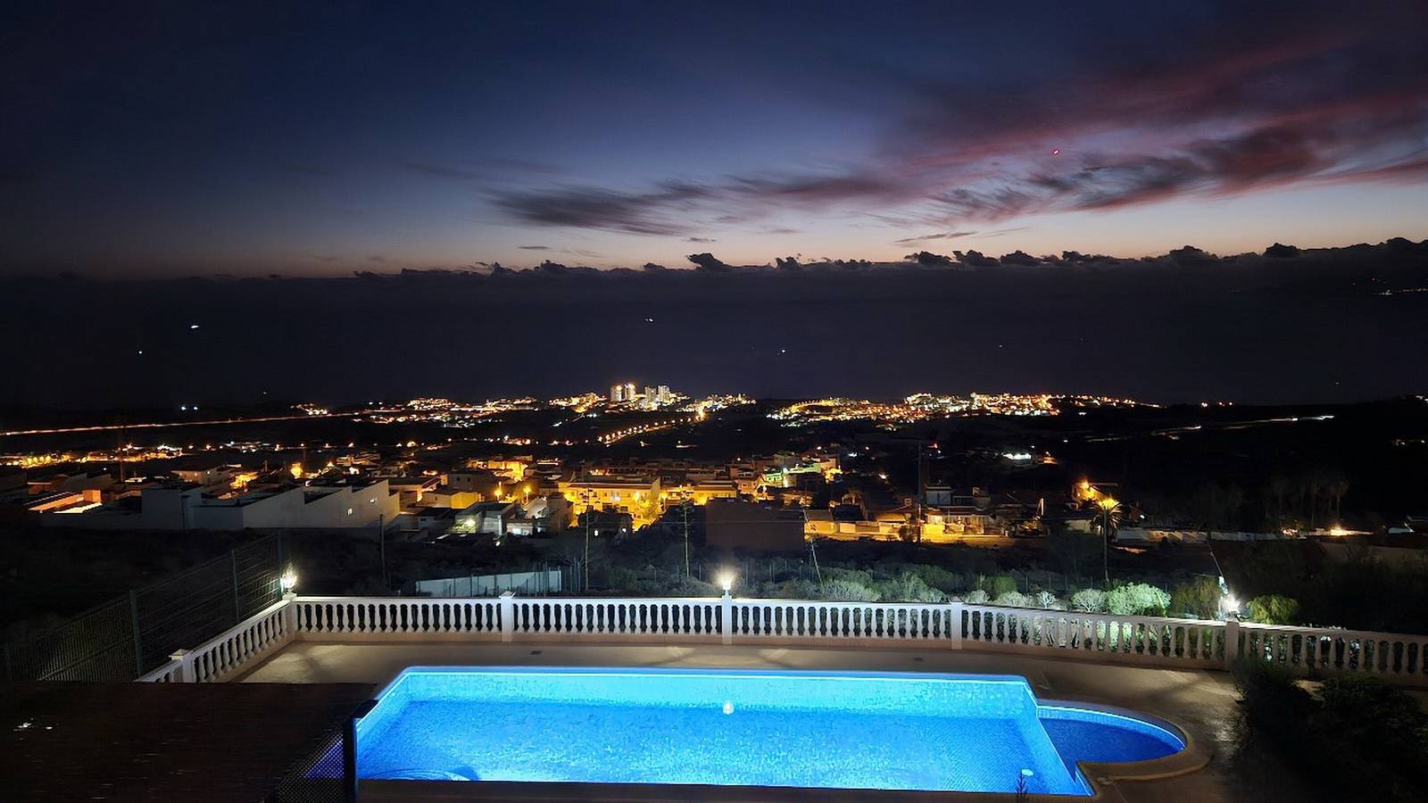 Villa de férias 'Cool 4-bedroom with Sea Views' com vista mar, Wi-Fi e ar condicionado in Barrio Los Menores, Adeje