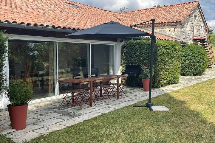 Location de vacances pour 6 personnes, avec jardin et jacuzzi dans Saint-Paul-Flaugnac