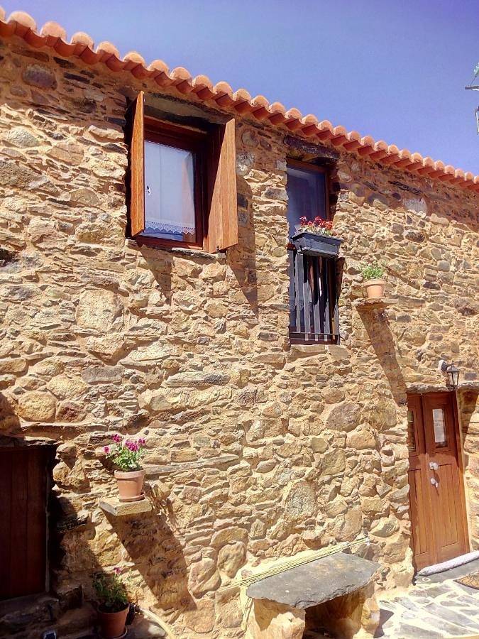 Casa de férias para 6 pessoas, com piscina e vista e ainda jardim, adaptado a crianças em Proença-a-Nova