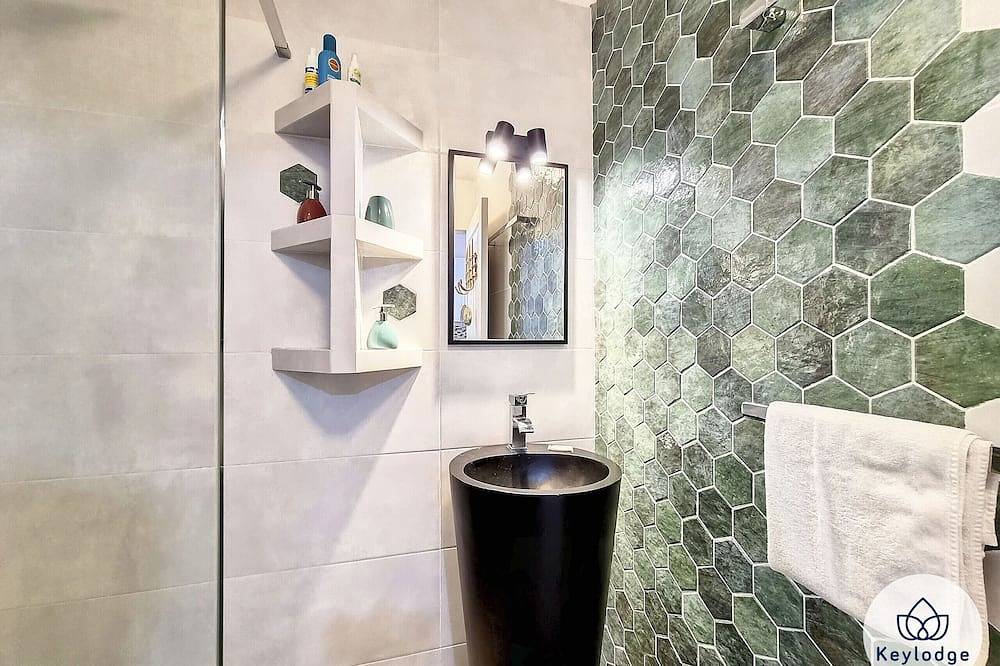 Entire apartment, Beauty, studio with shared swimming pool, in La Saline-les-bains in La Saline les Bains, Saint-Paul