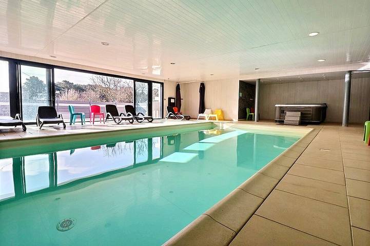 Gîte pour 10 personnes, avec Jacuzzi ainsi que Jardin et Piscine à Plouhinec (Morbihan) - 2