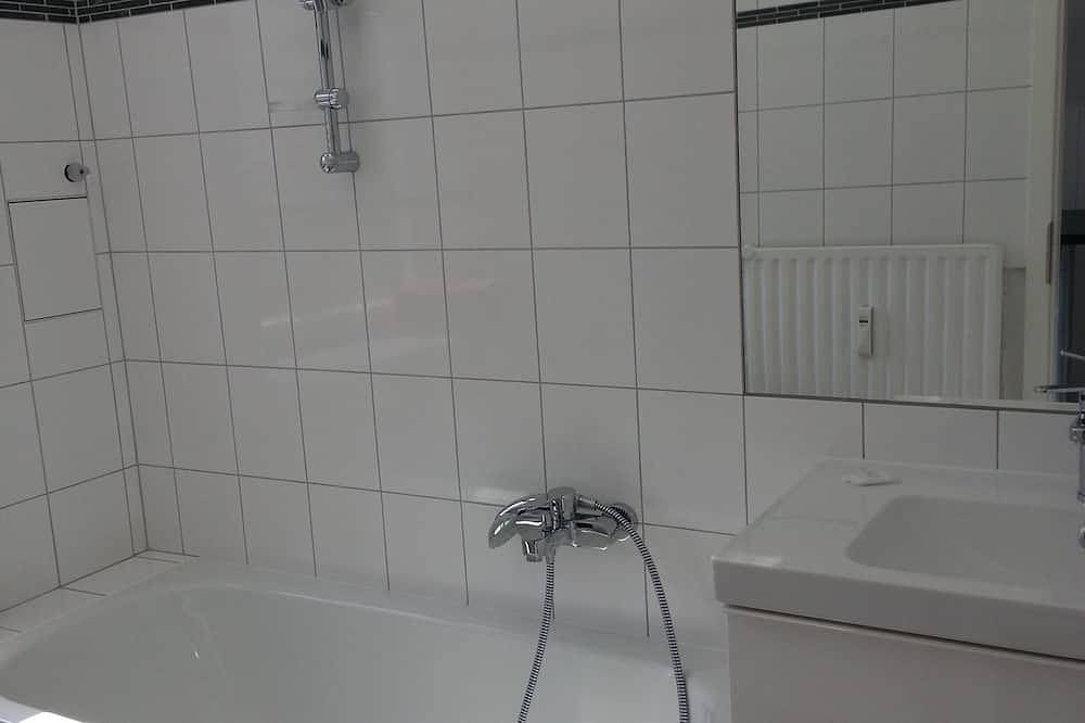 Ganze Wohnung, Zentral, ruhig, hell Ferienwohung Nähe Kuhdamm - Nollendoftplatz in Berlin Innenstadt, Berlin