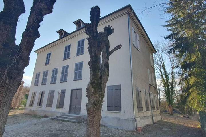 Location de vacances pour 10 personnes, avec Terrasse ainsi que Jardin et Vue à Méry-sur-Seine
