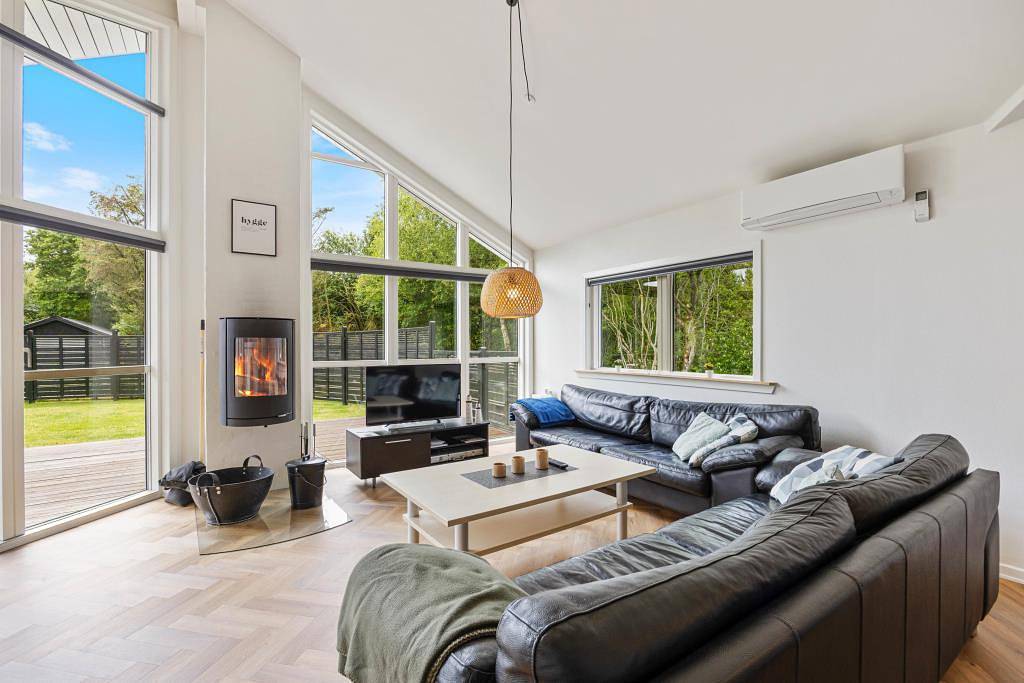 Schönes Ferienhaus mit Aktivitätsraum, Sauna und Whirlpool in Lodbjerg Hede, Ringkøbing