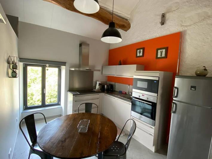 Location de vacances pour 4 personnes, avec Terrasse ainsi que Jardin et Vue à Chariez