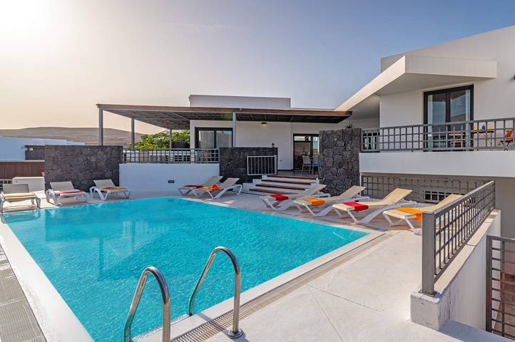 Villa voor 10 personen, met Tuin in Puerto Calero