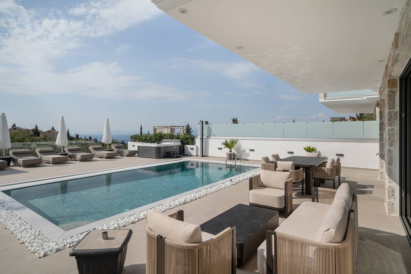 Norelia Luxusvilla mit Pool, Whirlpool & Sonnenuntergangsblick in Griechenland