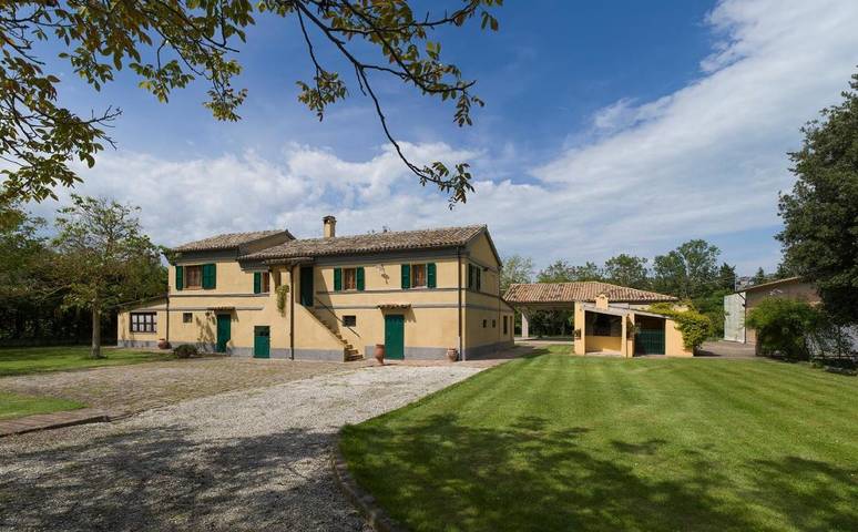 Casa vacanza per 10 persone, con Terrazza e Giardino nonché Piscina e Panorama a Castelfidardo