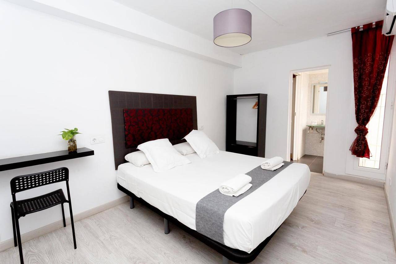 Hostal Easy Sants by Bossh Hotels in Centro Barcelona, Barcelona