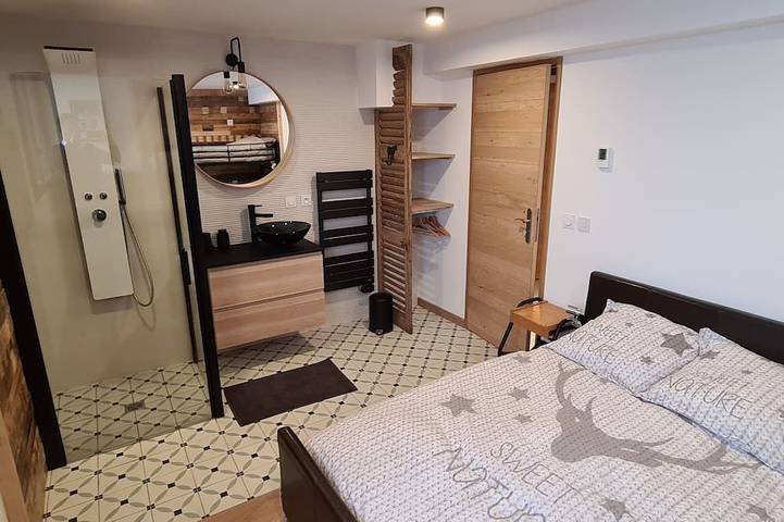 Entire apartment, St Gervais les Bains, on the heights, magnificent view, apartment sleeps 12 in Saint-Gervais-les-Bains, Pays du Mont-Blanc
