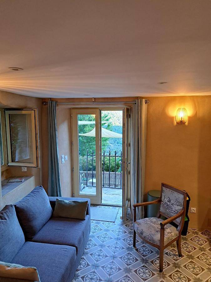 Location de vacances pour 4 personnes, avec vue et jardin à Dompnac - 4