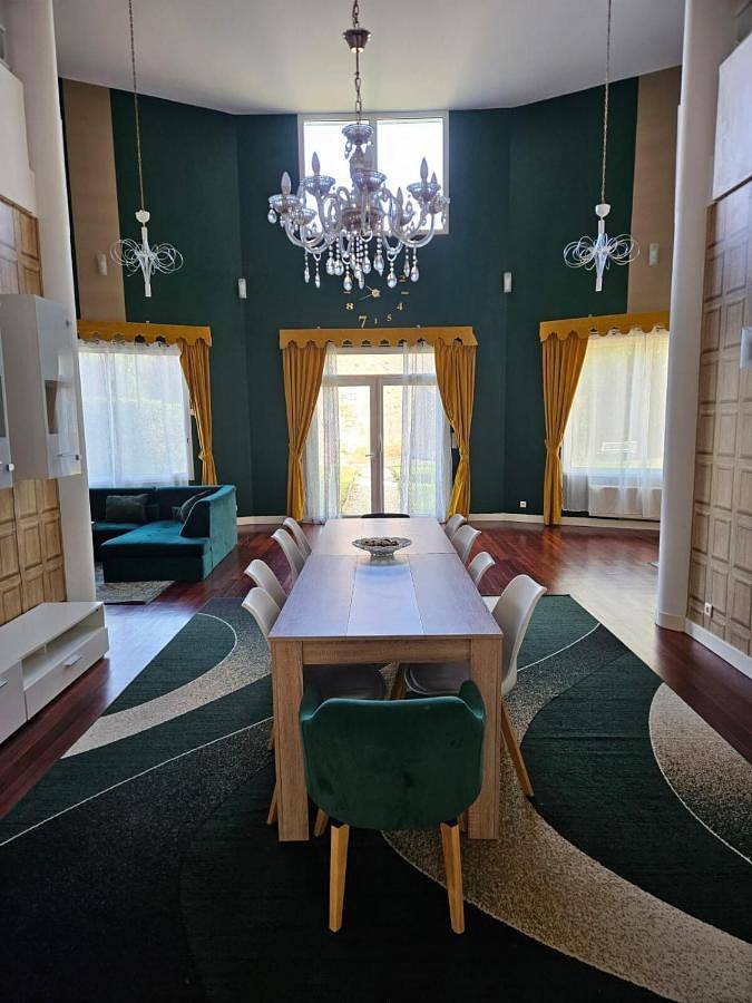 Appartement de vacances pour 10 personnes, avec vue ainsi que piscine et sauna, animaux acceptés