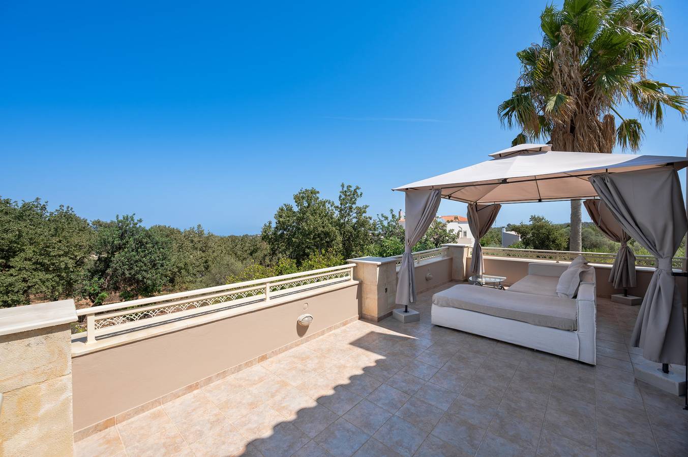Iris Villa in Prines, Nikiforos Fokas