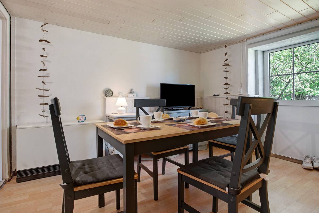 Apartamento entero, Apartamento vacacional 'Alte Bauernkate' con terraza privada in Süderholz, Vorpommern-Rügen
