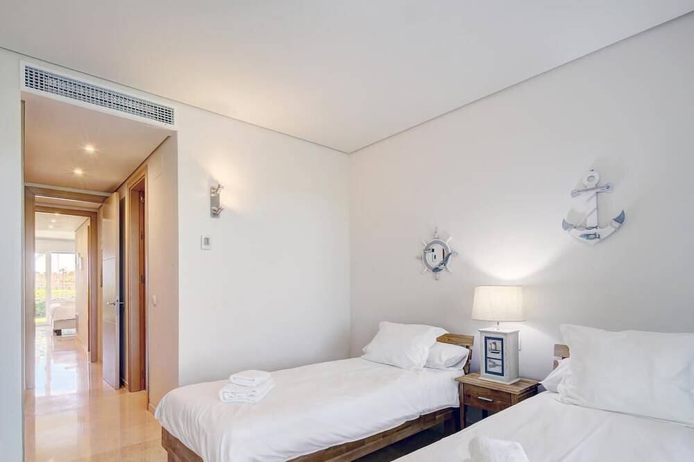 Ganze Wohnung, Luxurious first floor apartment in Ribera del Marlin, Sotogrande in Sotogrande, San Roque