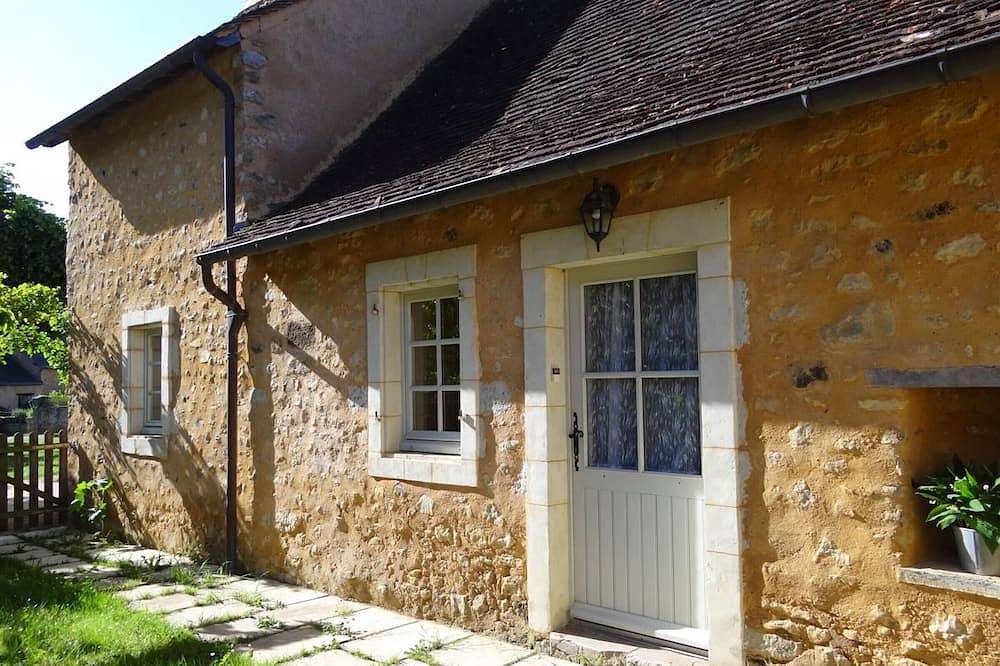 Gîte de Charme au Cœur d'une Petite Cité de Caractère près d'une Rivière et Monuments Historiques in Asnières-sur-Vègre, Sarthe