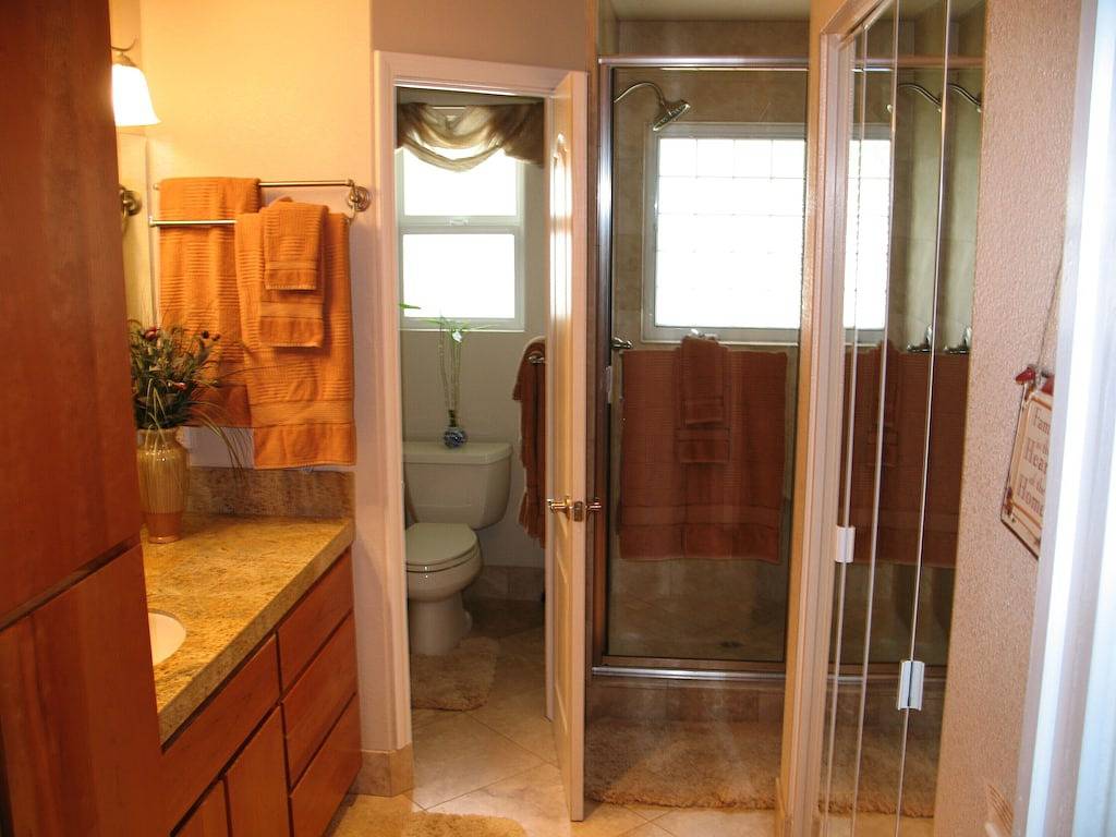 Fantastische Aussicht auf See und Mount Konocti, Dock, Pool und Billardtisch. in California North Coast