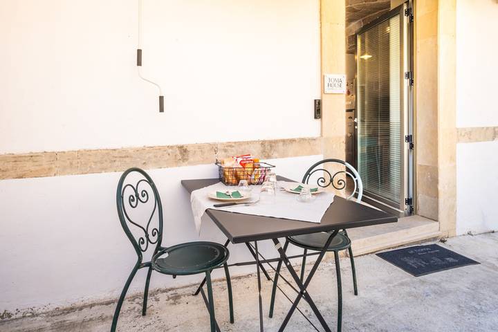 Apartamento entero, Apartamento 'Toma House 14' con terraza privada, Wi-Fi y aire acondicionado in Galatina, Provincia de Lecce