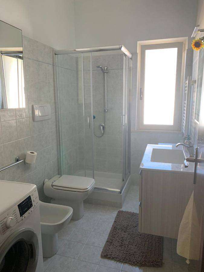 Location de vacances pour 8 personnes, avec Terrasse ainsi que Jardin et Piscine à Fregene - 4