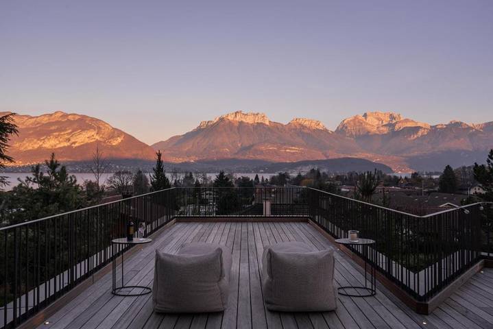 Chambre d’hôte pour 12 personnes, avec Jacuzzi et Terrasse ainsi que Jardin et Piscine à Sévrier