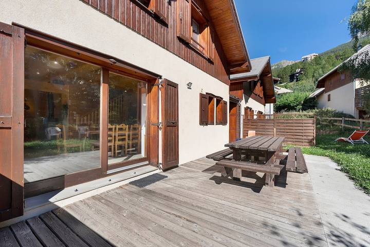 Chalet 'Pastorale Au Pied Des Pistes' con vistas a la montaña, piscina y Wi-Fi in Les Orres, Parque Nacional de los Ecrins