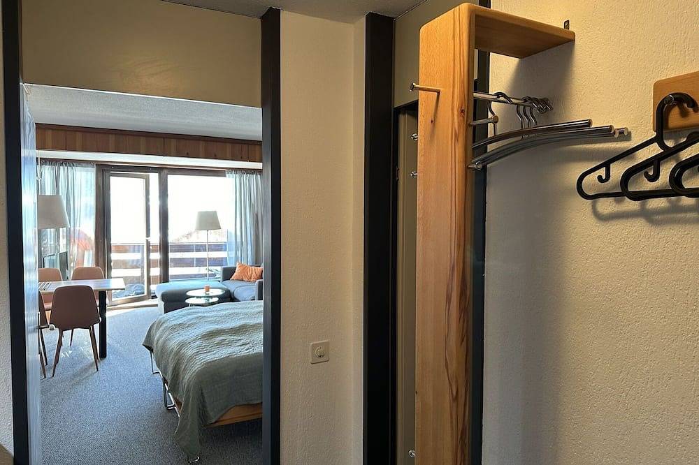 Ganze Wohnung, Angenehme Wohnung für 4 Personen mit  W-Lan, Pool, Tv, Balkon und Panoramablick in Disentis, Surselva