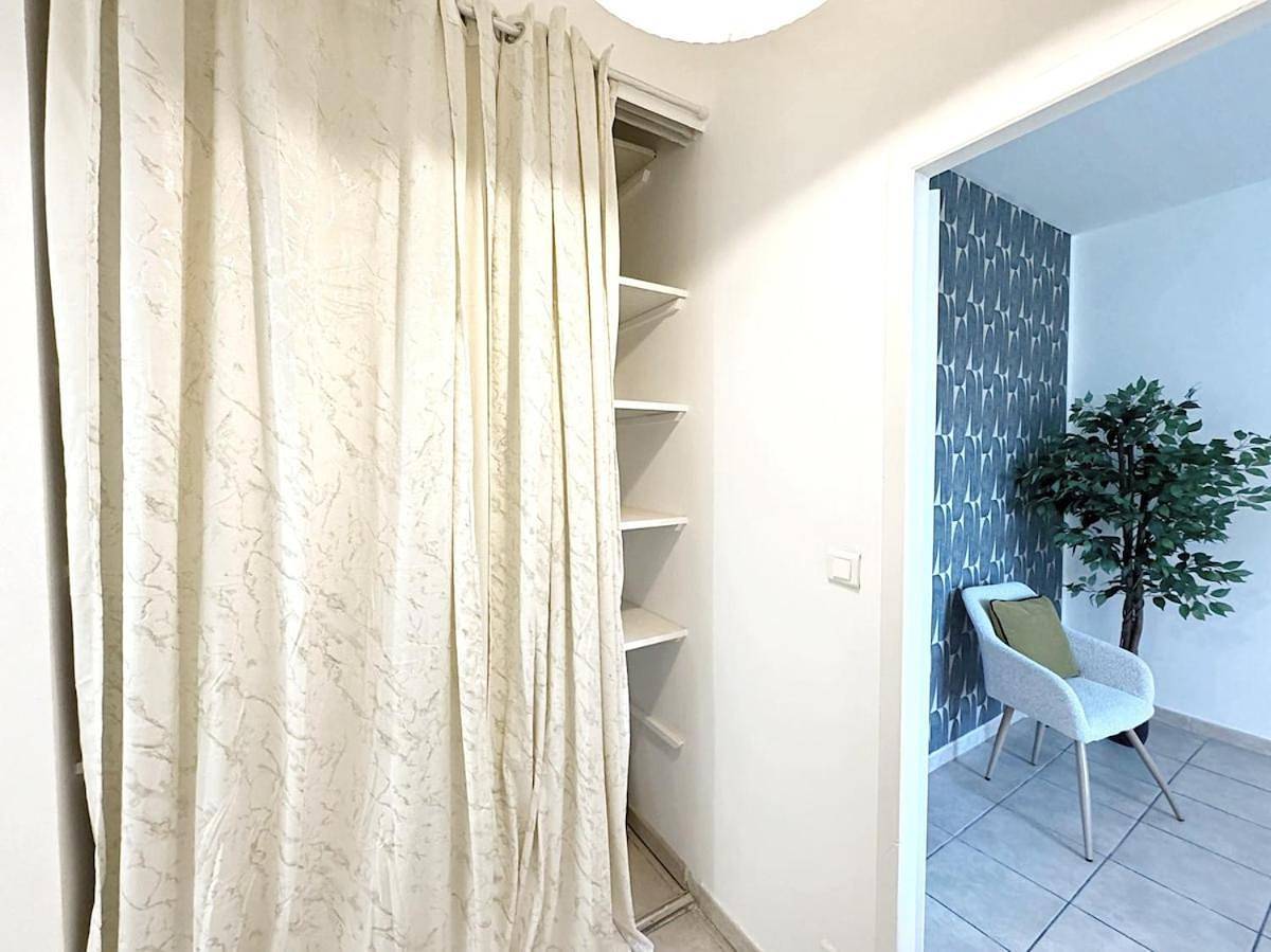 Appartement entier, Suite Sacramento - Check in h24 - Wifi in Oullins, Lyon et ses environs
