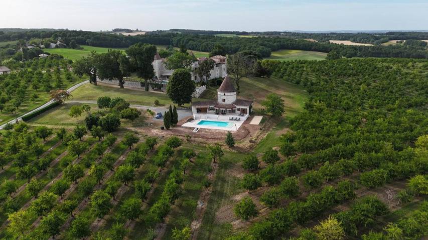 Location de vacances pour 8 personnes, avec Terrasse et Jardin ainsi que Piscine et Vue à Saint-Eutrope-de-Born - 3