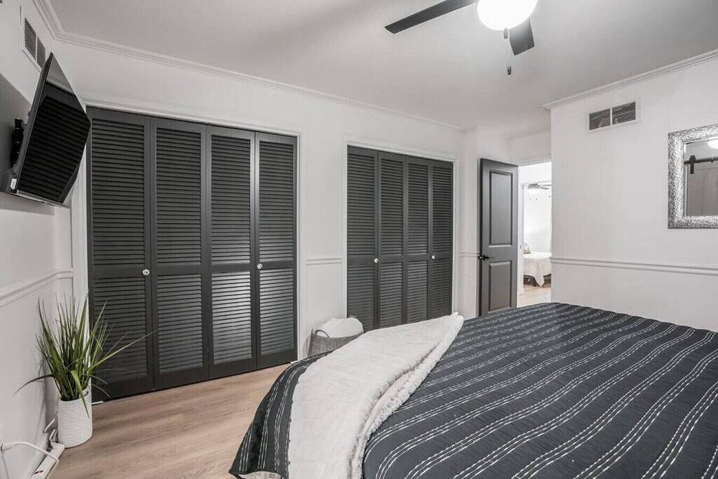 East Side Emerald - Incredible Location! Pool Table, Fire Pit, 2K in Wichita, Kansas