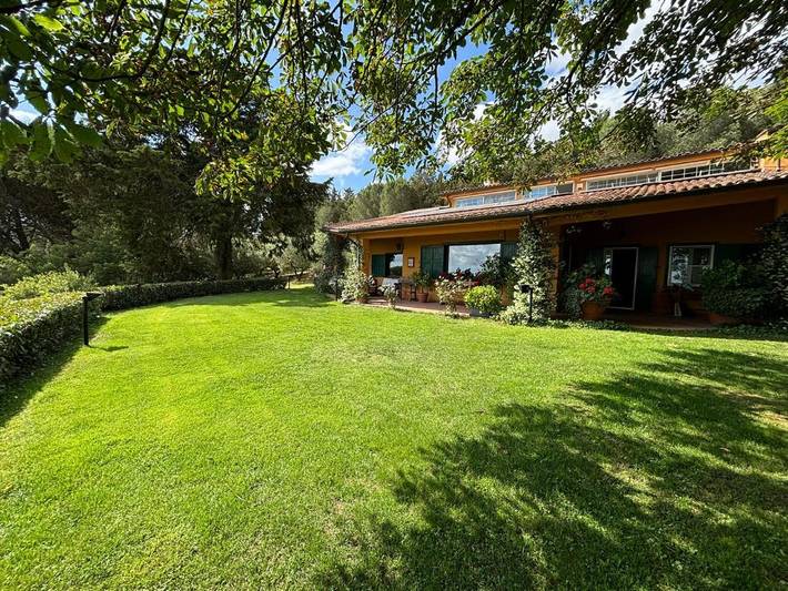 Villa per 10 persone, con vista lago e giardino nonché panorama sul Lago di Bracciano