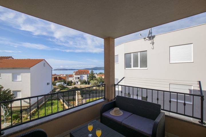 Ferienwohnung für 4 Personen, mit Terrasse in Sibenik