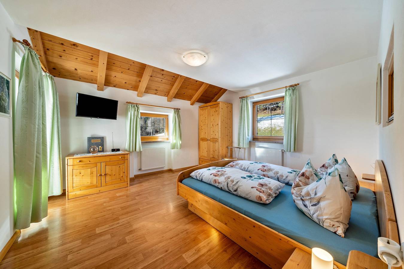Ganze Wohnung, Ferienwohnung 'Stücklhof Wohnung Arnika' mit Bergblick, Gemeinschaftsgarten und Wlan in Jenesien, Sarntaler Alpen