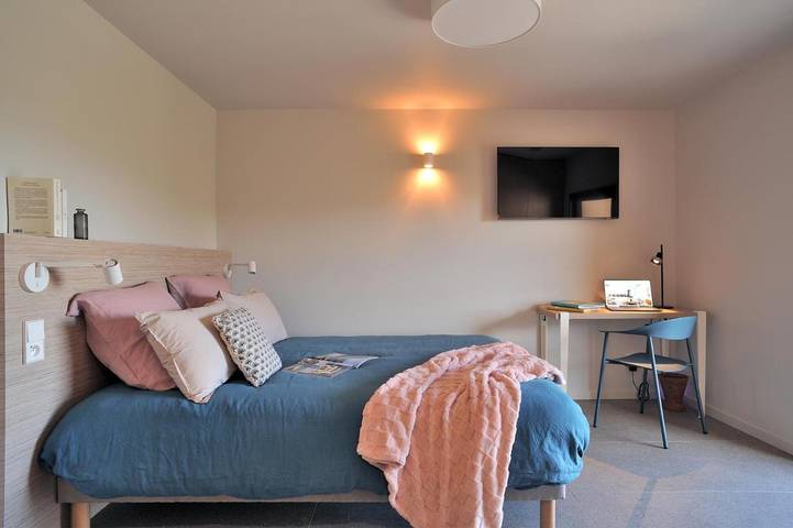 Gîte pour 2 personnes, avec Terrasse ainsi que Jardin et Piscine à Saint-Jean-des-Vignes