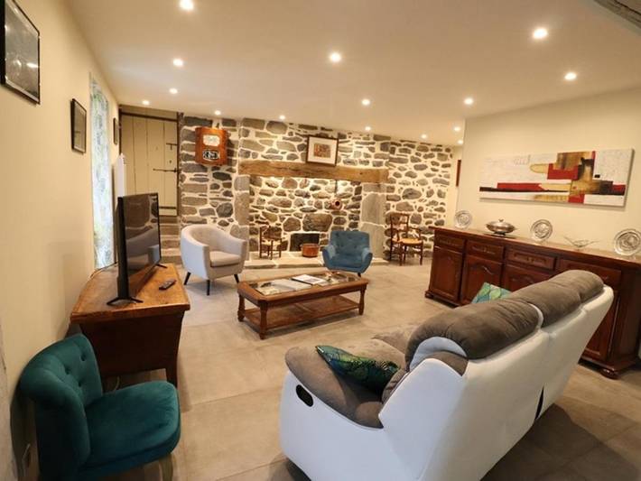 Location de vacances pour 6 personnes, avec terrasse à Saint-Bonnet-de-Salers - 4