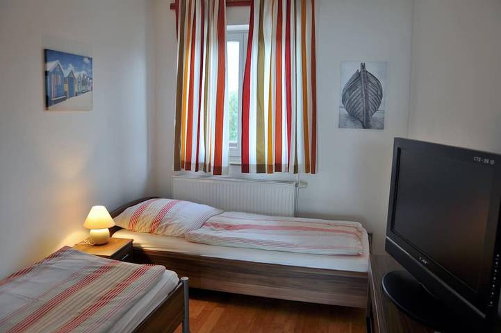 Beach house,200 sq meters. Wf., Directly on the Plauer See, Müritz, 30m to beach in Badestrand Lenz, Malchow