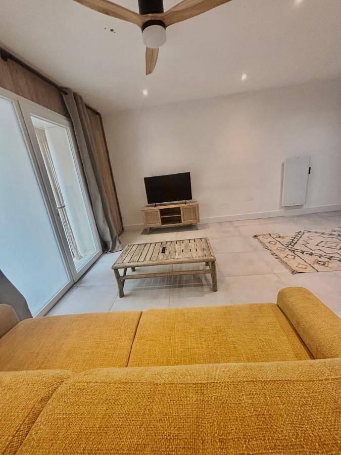 Appartement entier, One-Bedroom Apartment in Le Beausset, Côte méditerranéenne (France)