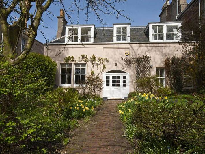 Holiday home for 10 people, with garden in North Berwick