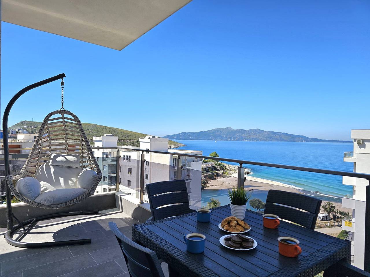 Ganze Wohnung, Ferienwohnung für 4 Personen mit Balkon in Sarandë, Vlorë