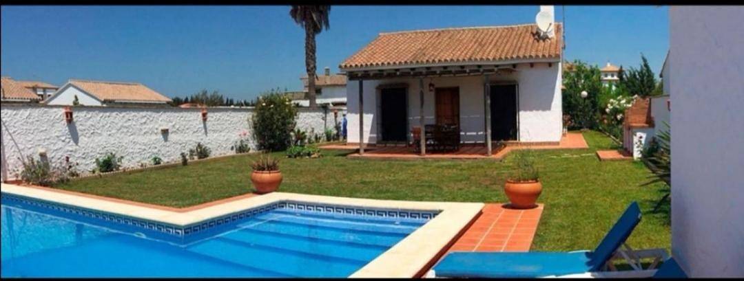 Casa de vacaciones para 6 personas, con vistas además de jardín y piscina - 1