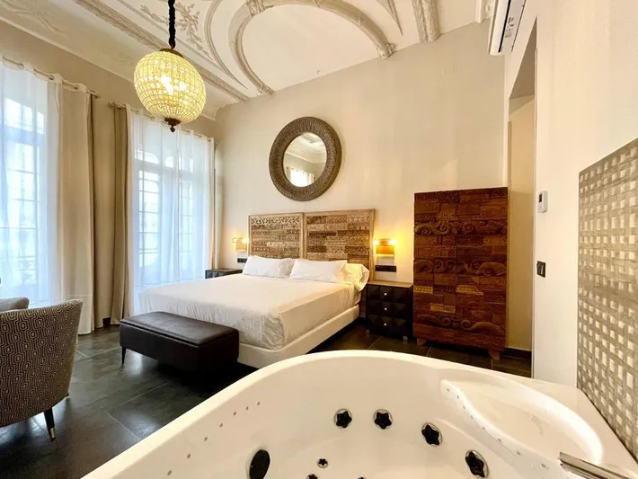 Hotel para 2 personas, con jardín además de jacuzzi y terraza - 1
