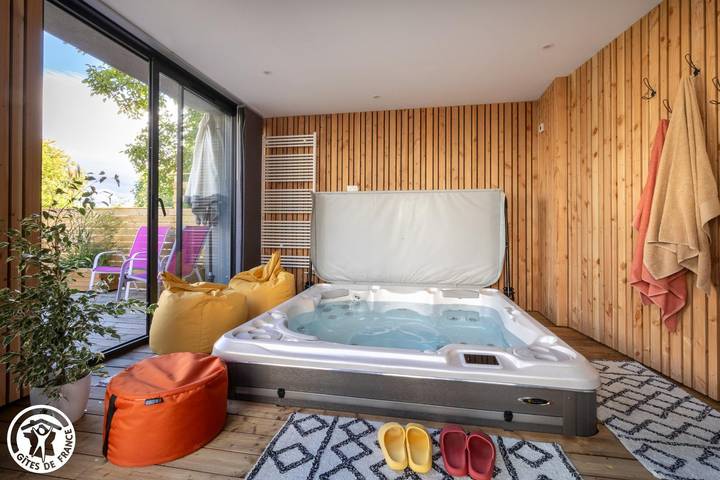 Gîte pour 4 personnes, avec Jacuzzi et Terrasse à Orcines