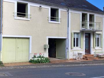 Maison d’hôte pour 2 personnes, avec jardin ainsi que vue et balcon à Lurcy-le-Bourg