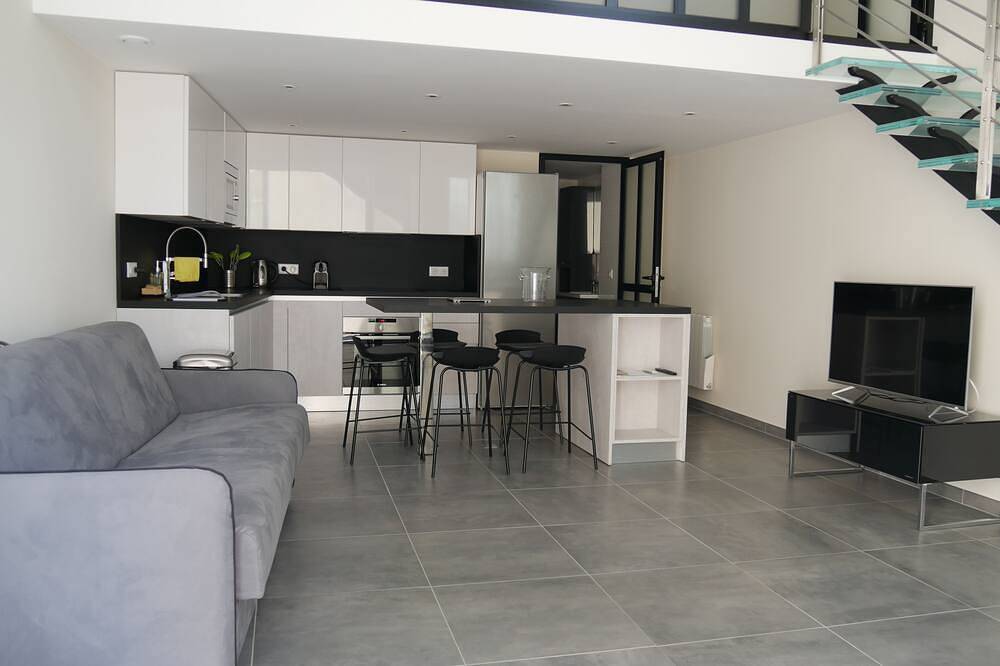 Appartamento intero, Loft elegante e moderno, arredamento industriale in Beausoleil, Nizza e dintorni