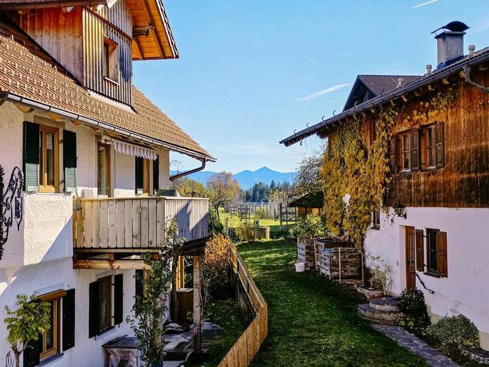 Ferienwohnung für 8 Personen, mit Balkon und Ausblick in Uffing